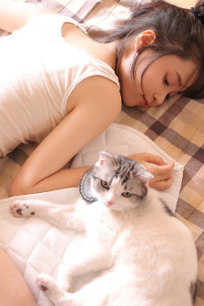 李思彤